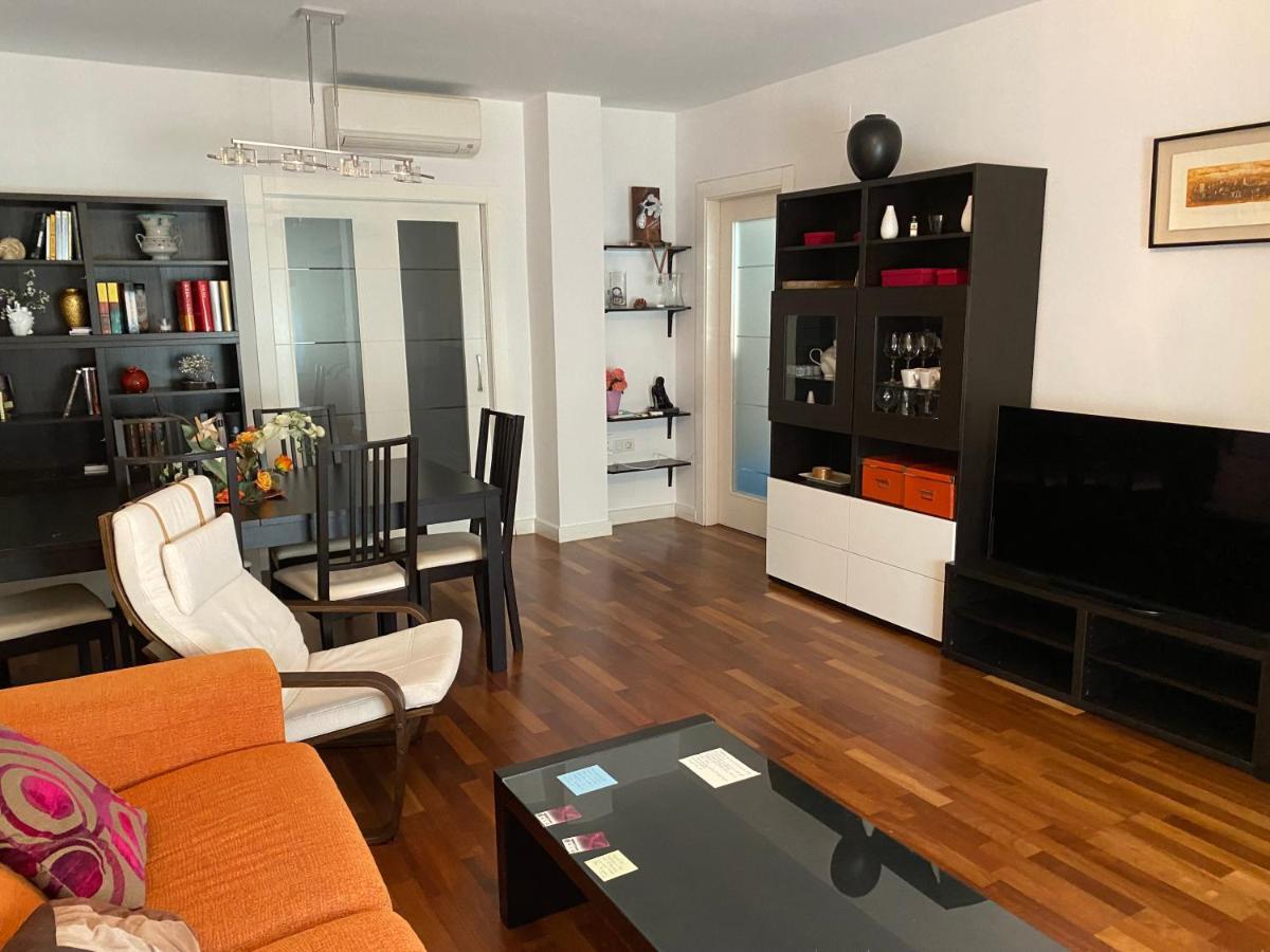 Mike´s apartment. Parking y piscina Granada Bagian luar foto