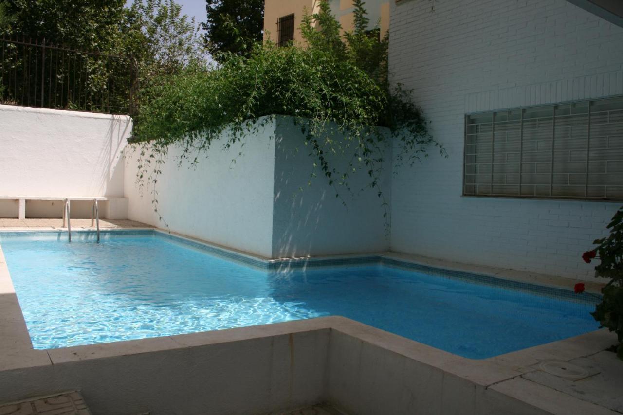 Mike´s apartment. Parking y piscina Granada Bagian luar foto