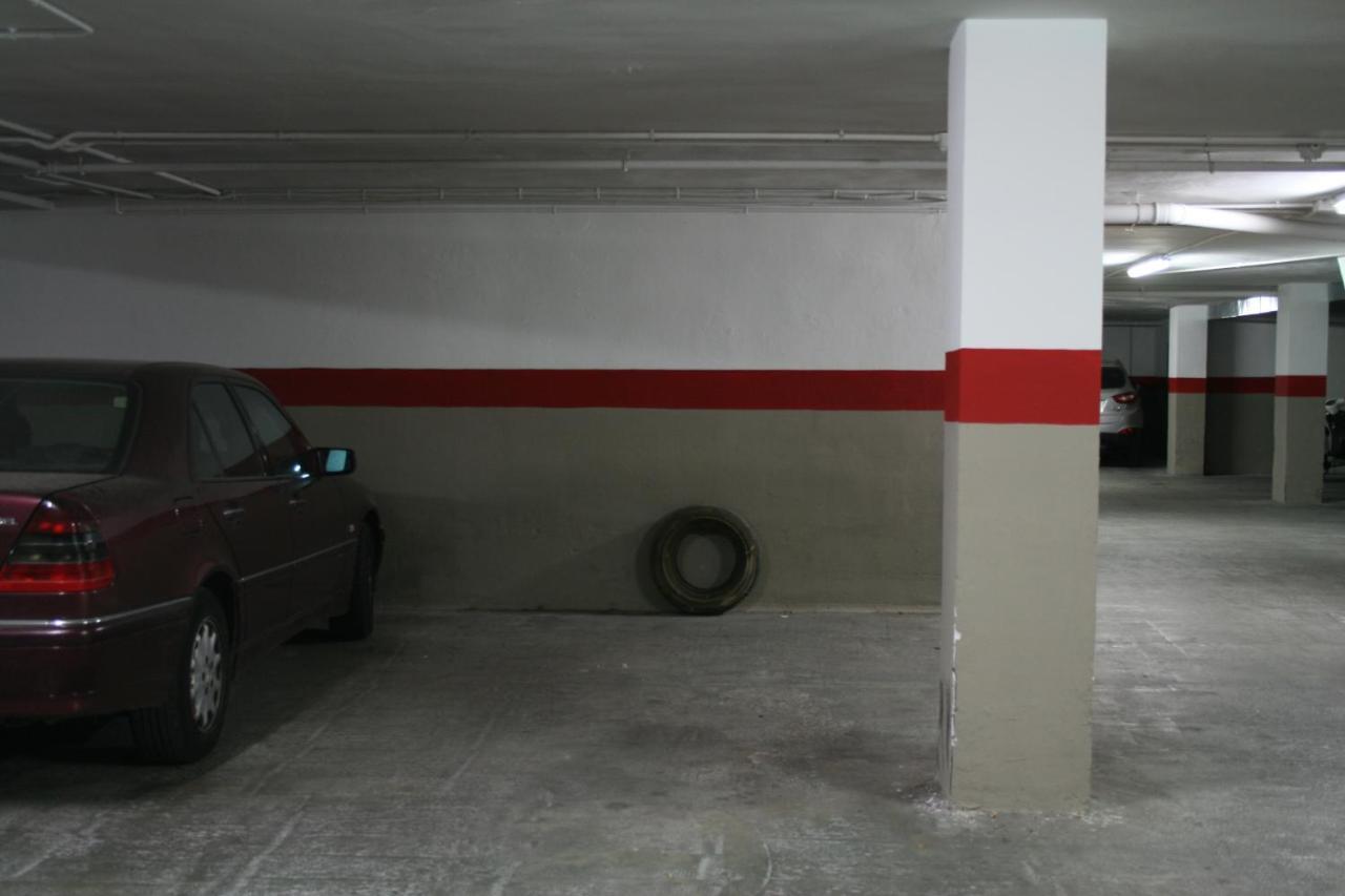 Mike´s apartment. Parking y piscina Granada Bagian luar foto